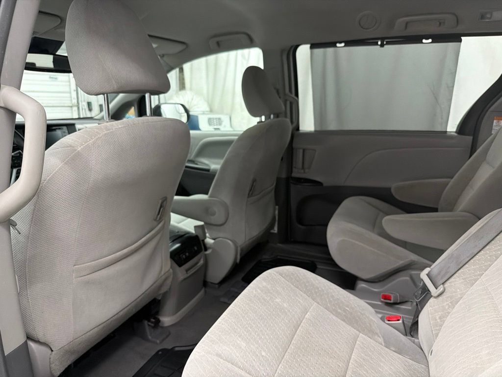Used 2019 Toyota Sienna LE FWD image 22