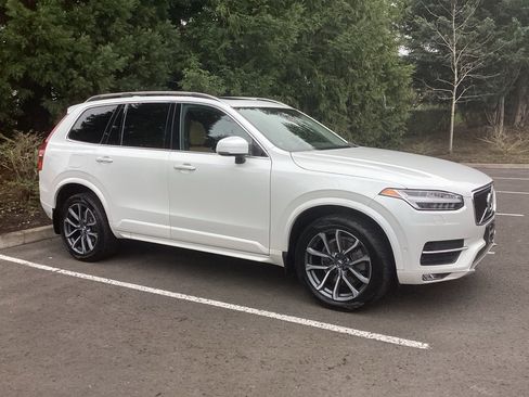 Used 2016 Volvo XC90 T6 Momentum w/ Momentum Plus Package image 7
