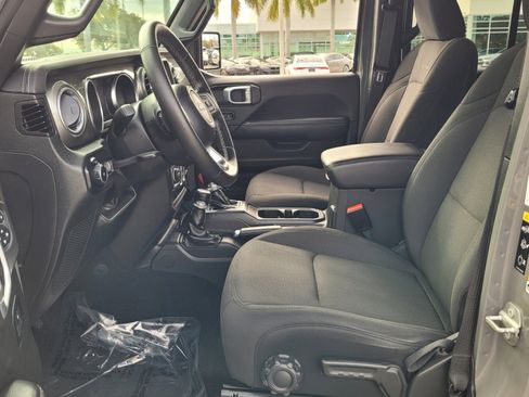 Used 2022 Jeep Wrangler Unlimited Sahara image 13