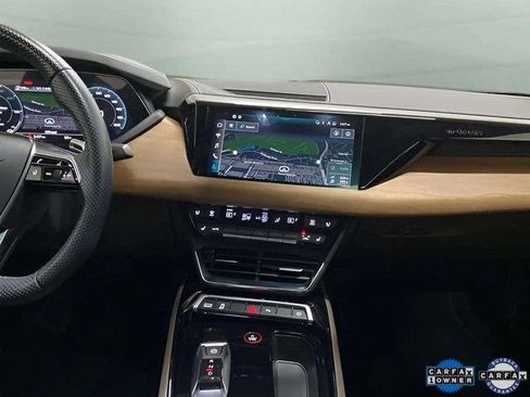Used 2022 Audi e-tron GT Premium Plus image 13