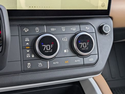 New 2026 Land Rover Defender 110 X-Dynamic SE AWD/4WD image 18