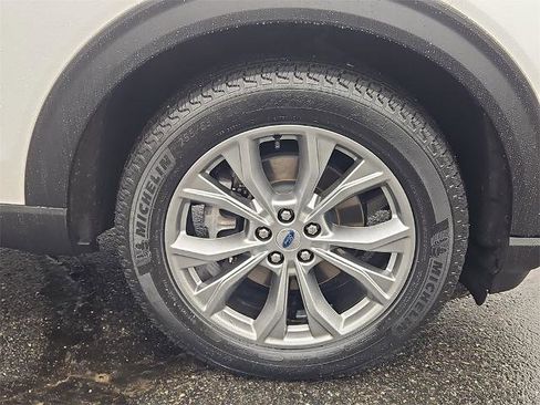 Certified 2022 Ford Explorer XLT w/ Equipment Group 202A image 4