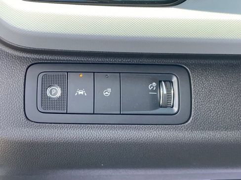 New 2027 Chevrolet Bolt LT w/ Comfort Package FWD image 17