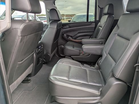 Used 2019 Chevrolet Suburban Premier image 13