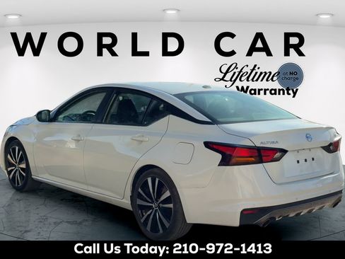 Used 2022 Nissan Altima 2.5 SR FWD image 9
