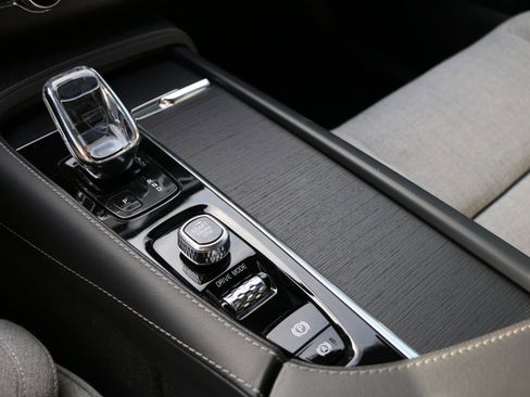 Used 2021 Volvo XC90 T8 Inscription image 24