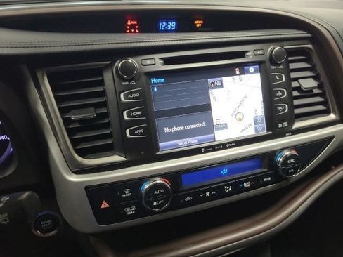 Used 2018 Toyota Highlander XLE AWD/4WD image 34