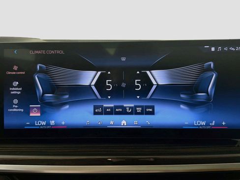 Used 2024 BMW X7 xDrive40i AWD/4WD image 15