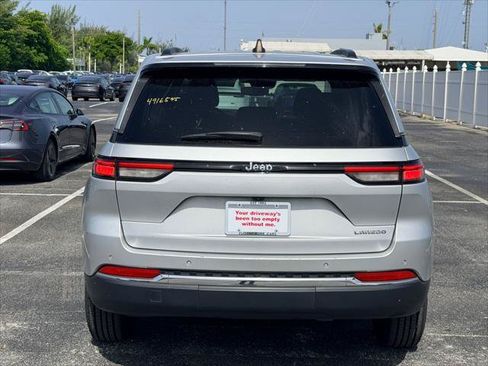 Used 2024 Jeep Grand Cherokee Laredo RWD image 6