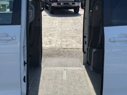 Used 2016 Toyota Sienna LE FWD image 13