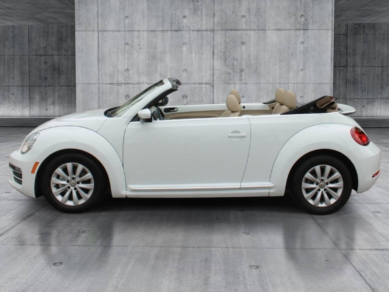 Used 2019 Volkswagen Beetle 2.0T S FWD image 12