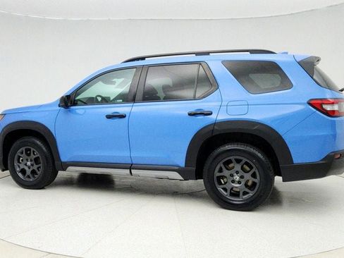 Used 2023 Honda Pilot TrailSport image 7