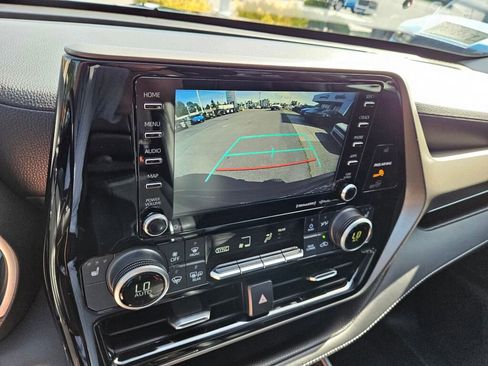 Used 2020 Toyota Highlander XLE AWD/4WD image 31