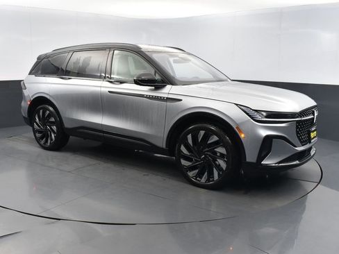 New 2026 Lincoln Nautilus Reserve w/ Jet Appearance Package image 3