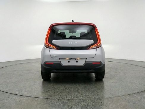 Used 2025 Kia Soul LX w/ LX Technology Package FWD image 7