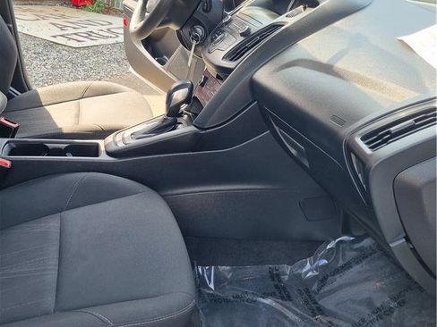 Used 2018 Ford Focus SE FWD image 12