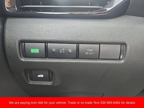 Used 2024 Nissan Sentra SV FWD image 11