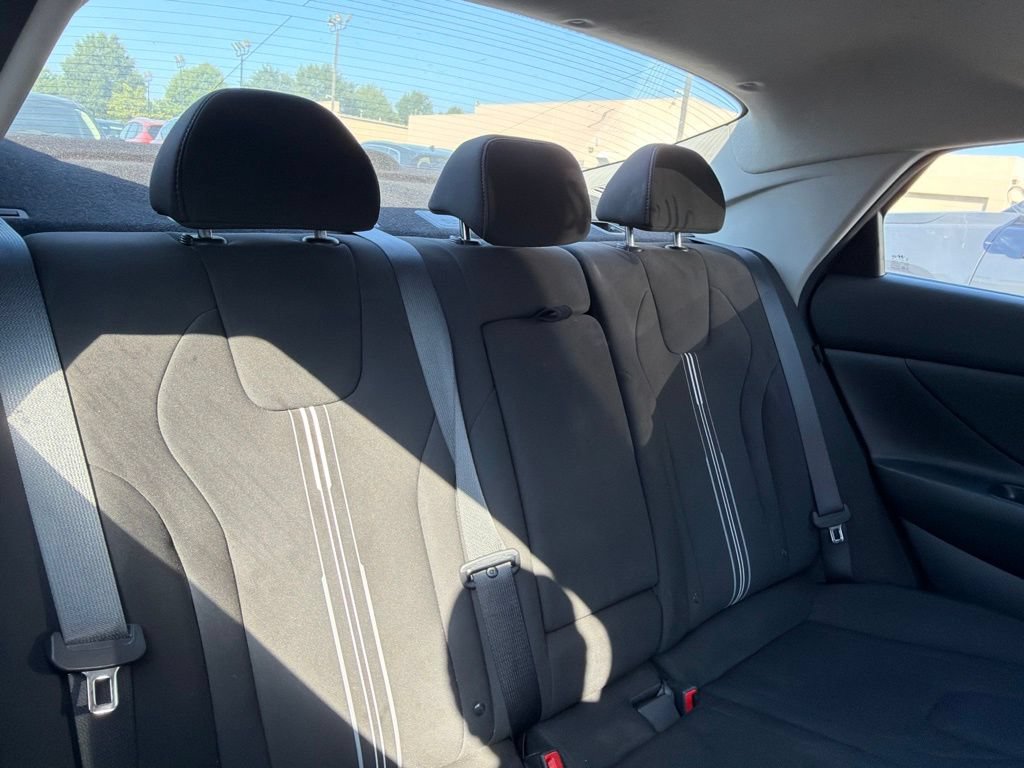 Used 2025 Hyundai Elantra SEL FWD image 27