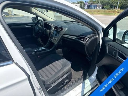 Used 2017 Ford Fusion SE w/ Fusion SE Technology Package FWD image 6