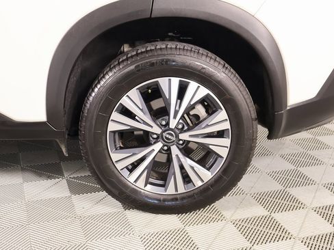 Used 2023 Nissan Rogue SV image 17