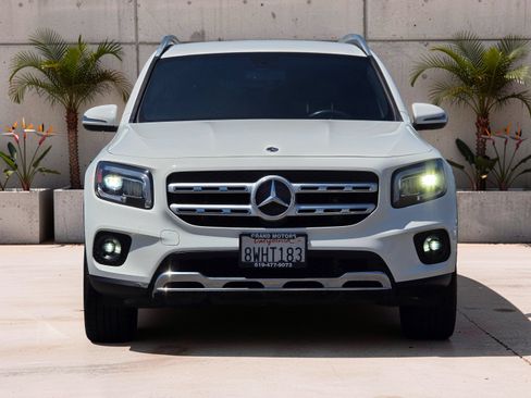 Used 2021 Mercedes-Benz GLB 250 w/ Premium Package image 3