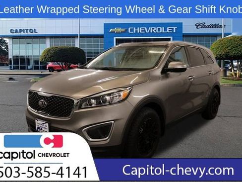 Used 2017 Kia Sorento LX w/ LX Convenience Package image 7
