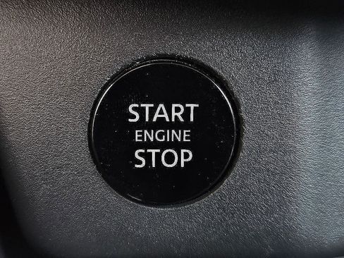 Used 2024 Nissan Rogue SV AWD/4WD image 18