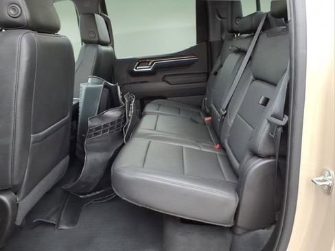 Used 2022 Chevrolet Silverado 1500 LT Trail Boss w/ LT Trail Boss Premium Package AWD/4WD image 13