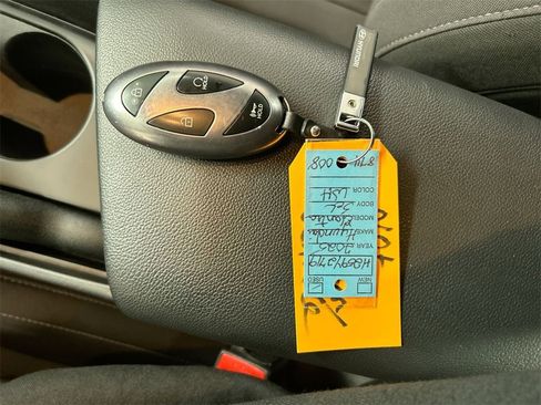 Used 2025 Hyundai Elantra Sport image 12