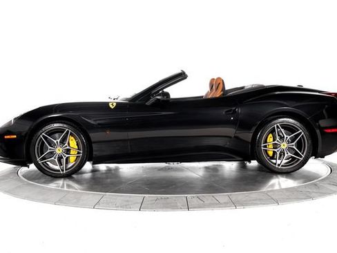 Certified 2016 Ferrari California T RWD image 3