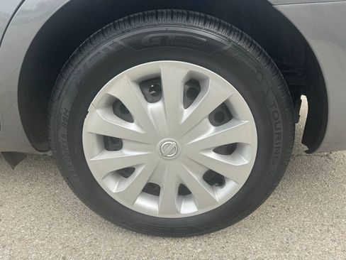 Used 2018 Nissan Versa SV FWD image 19