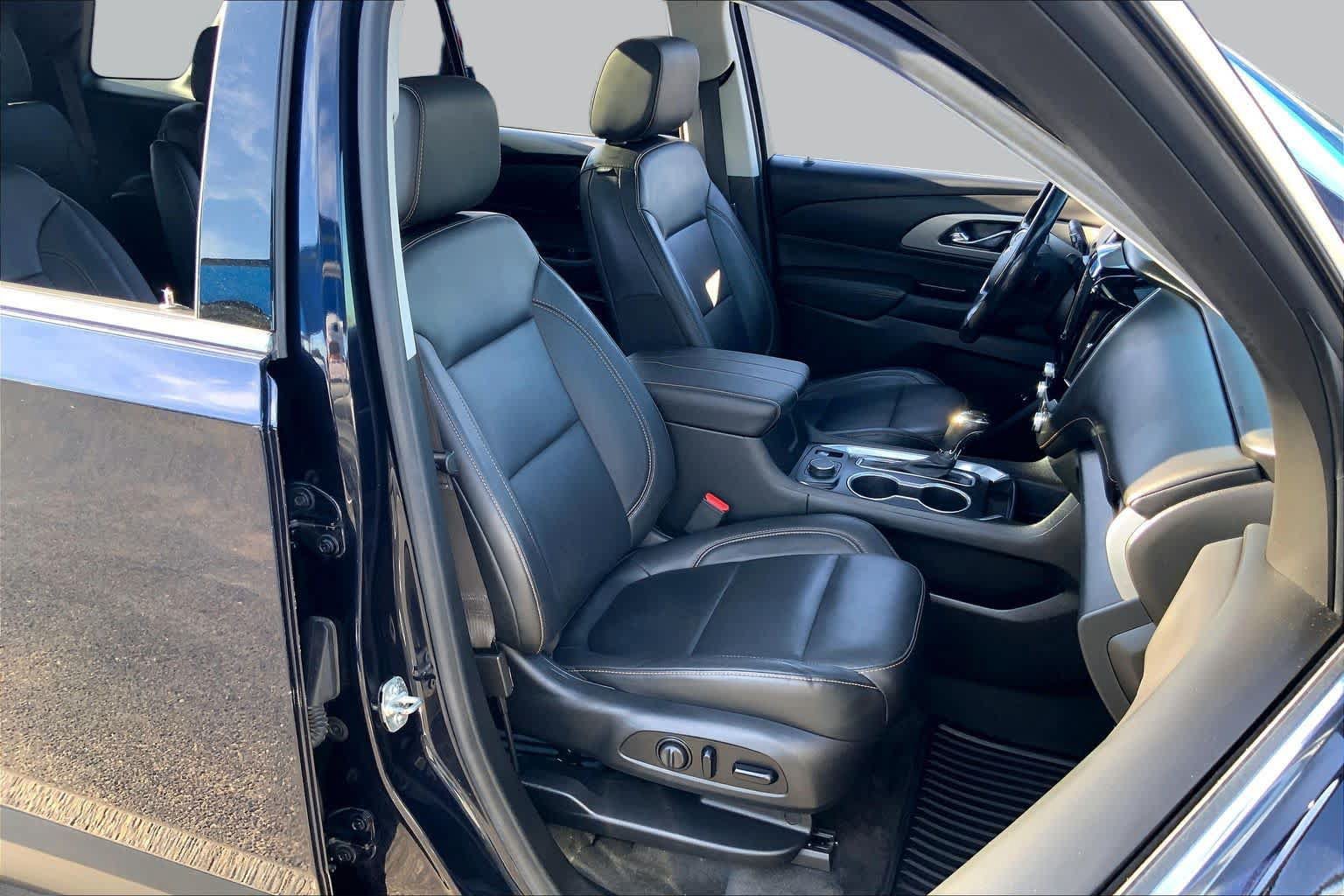 Used 2020 Chevrolet Traverse LT w/ LT Premium Package FWD image 8