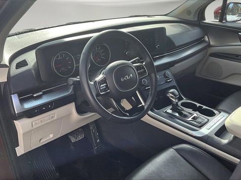 Used 2024 Kia Carnival LX image 17