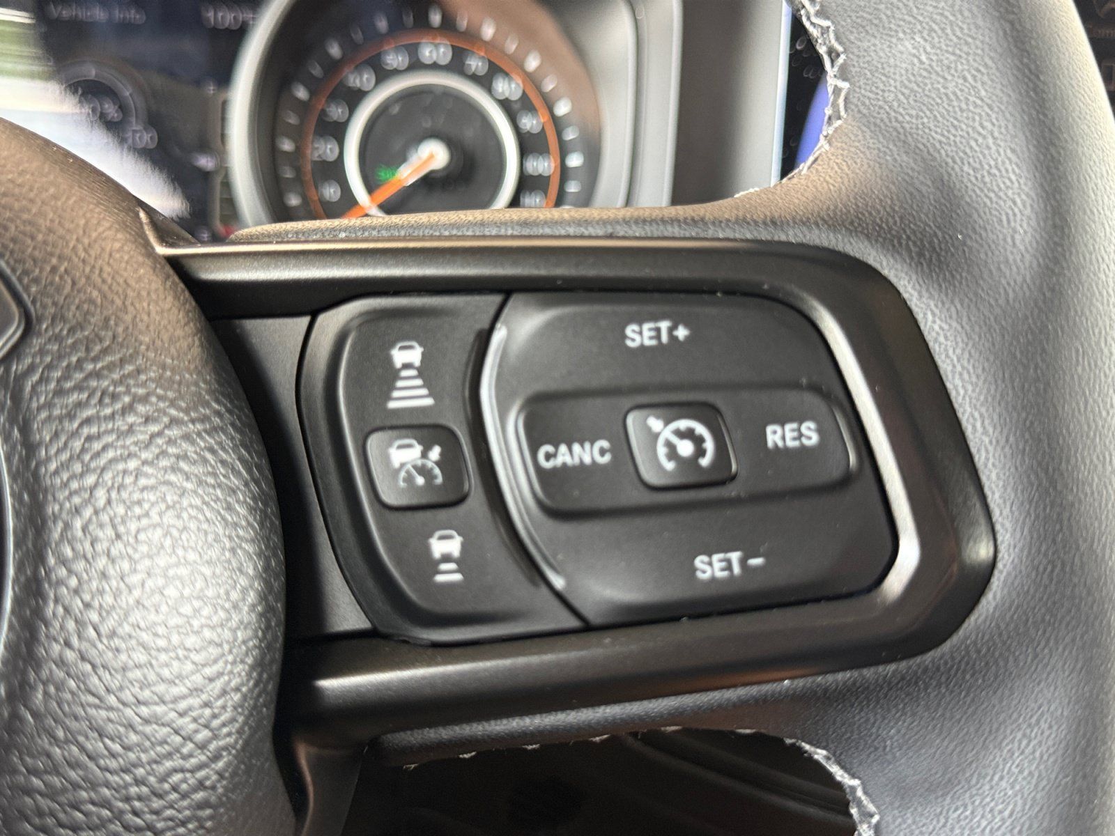 Used 2025 Jeep Gladiator Sport AWD/4WD image 19