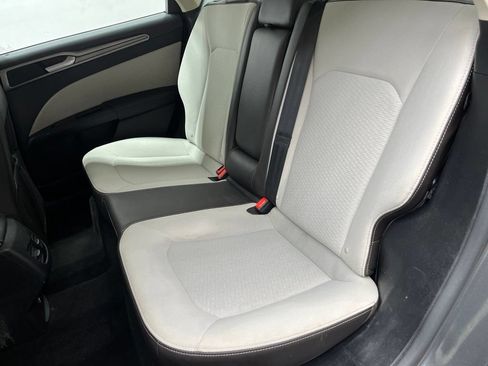 Used 2020 Ford Fusion SE w/ Equipment Group 151A FWD image 21