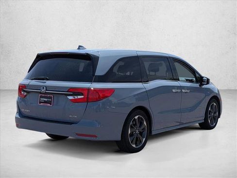 Used 2023 Honda Odyssey Elite image 5