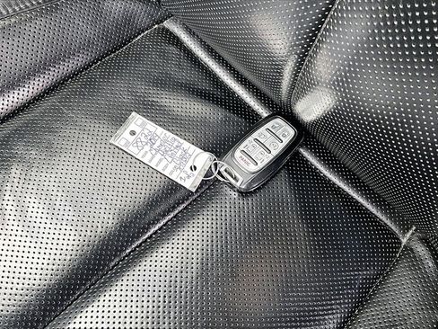 Used 2019 Chrysler Pacifica Limited w/ Tire & Wheel Group image 31