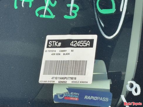 Used 2023 Toyota Camry SE FWD image 11