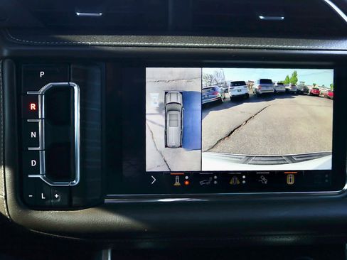 Used 2022 GMC Yukon XL Denali AWD/4WD image 17