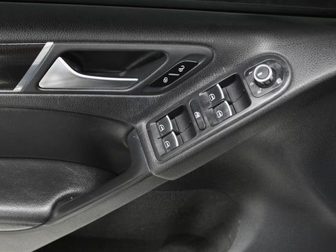 Used 2013 Volkswagen GTI image 15