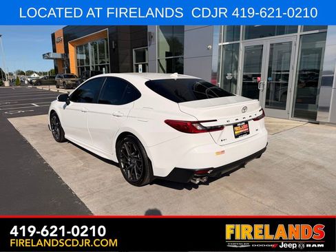 Used 2025 Toyota Camry SE FWD image 5