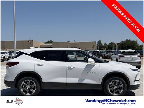 Certified 2025 Chevrolet Blazer LT FWD image 3