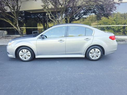 Used 2011 Subaru Legacy 2.5i AWD/4WD image 2