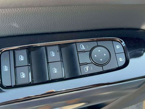 Used 2024 Nissan Pathfinder SL AWD/4WD image 27