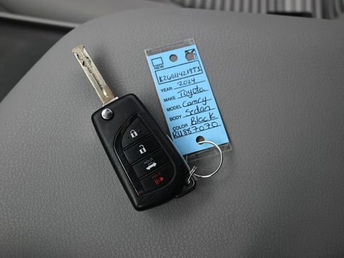 Used 2024 Toyota Camry SE image 19