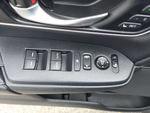 Used 2020 Honda CR-V Touring image 12