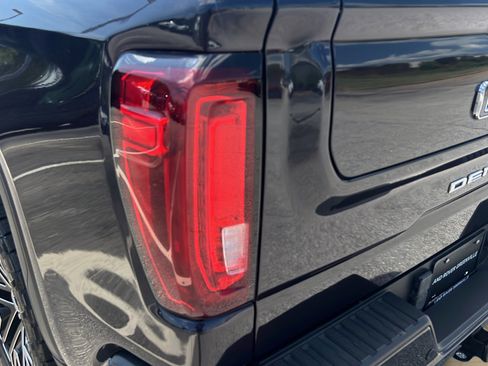 Used 2022 GMC Sierra 1500 Denali Ultimate AWD/4WD image 13