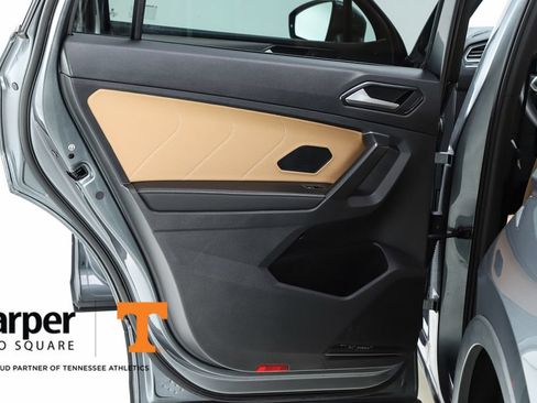 Used 2022 Volkswagen Tiguan SE w/ Panoramic Sunroof Package AWD/4WD image 17