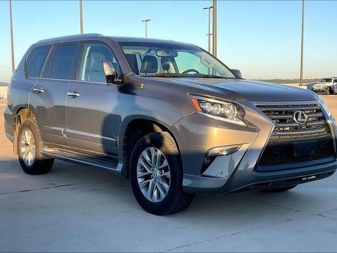 Used 2014 Lexus GX 460 image 3
