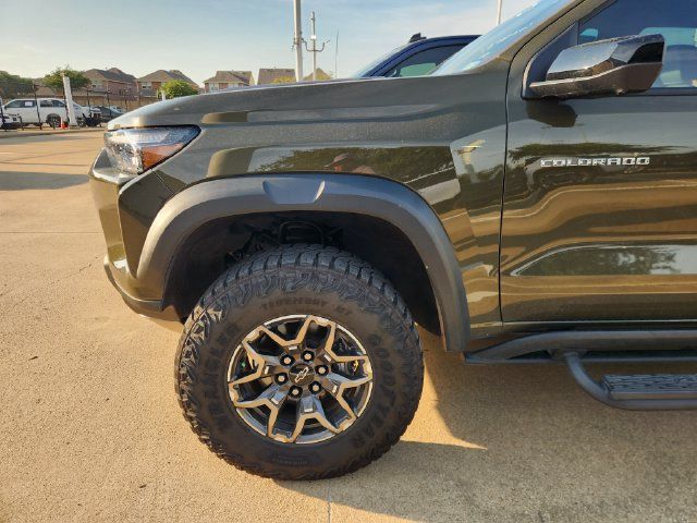 Used 2024 Chevrolet Colorado ZR2 w/ LPO, Sports Bar Package AWD/4WD image 5